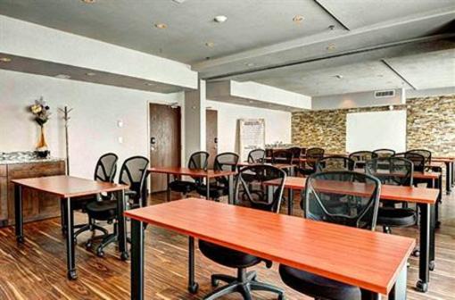 фото отеля Home Inn & Suites Yorkton