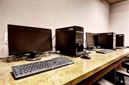 фото отеля Home Inn & Suites Yorkton