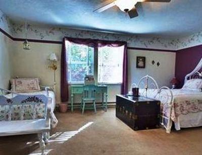 фото отеля The Oval Door Bed and Breakfast Inn
