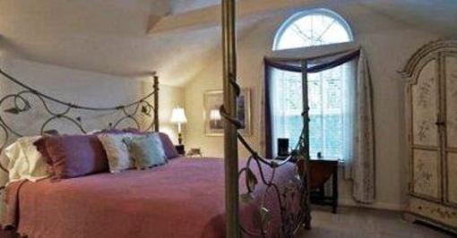 фото отеля The Oval Door Bed and Breakfast Inn