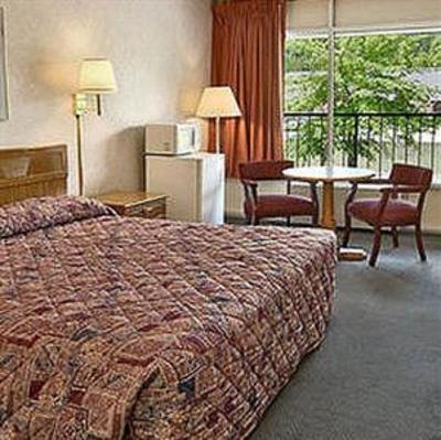 фото отеля Town and Country Inn Suites Spindale