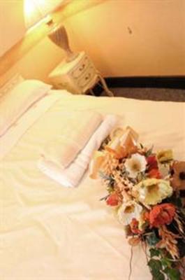 фото отеля The Wishing Well Inn Bourne (England)