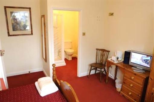 фото отеля The Wishing Well Inn Bourne (England)