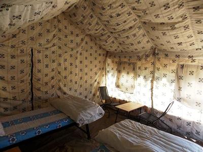 фото отеля Raincoat Camp