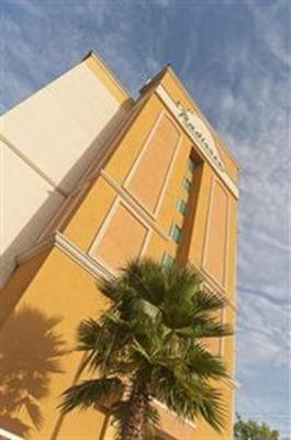 фото отеля Radisson Hotel Orlando Lake Buena Vista