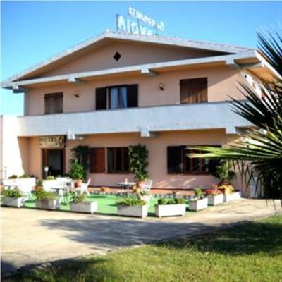 фото отеля Hotel Ristorante Savoia Olbia