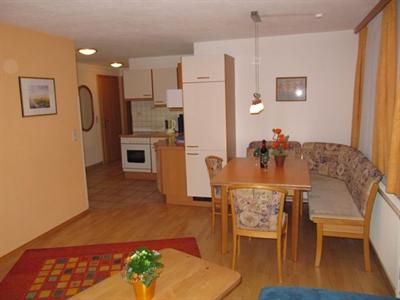 фото отеля Hotel Apart Pepis Ferienwohnungen Jerzens