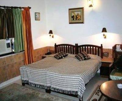 фото отеля Corbett Treff Hotel Ramnagar