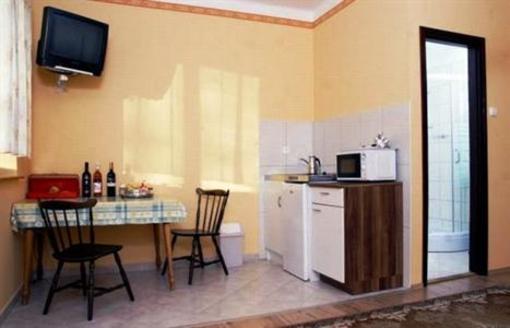 фото отеля Rozsa Apartman