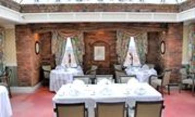 фото отеля Fallen Knight Hotel & Restaurant