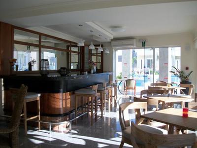 фото отеля Kalamaki Mare Suites