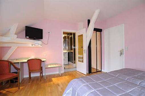 фото отеля Logis Aux Maisons