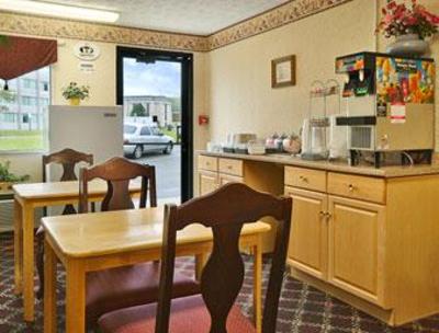 фото отеля Super 8 Englewood