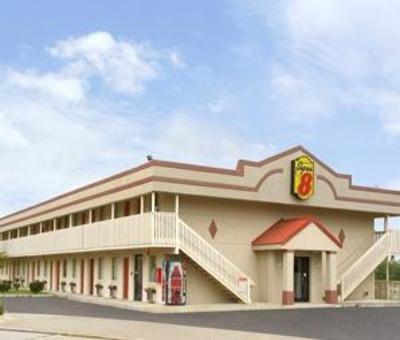 фото отеля Super 8 Englewood