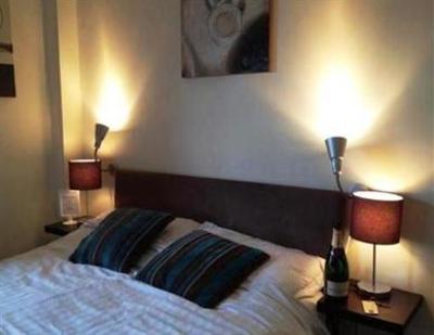 фото отеля Onesixtwo Guest House London