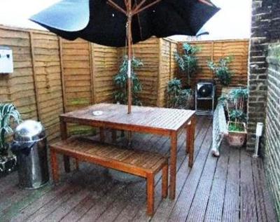 фото отеля Onesixtwo Guest House London