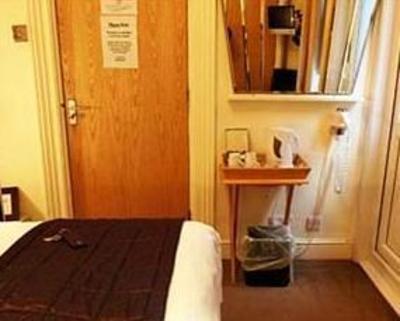 фото отеля Onesixtwo Guest House London