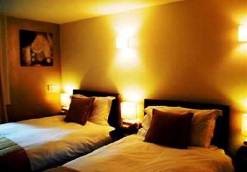 фото отеля Onesixtwo Guest House London