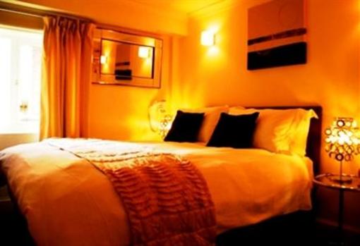 фото отеля Onesixtwo Guest House London