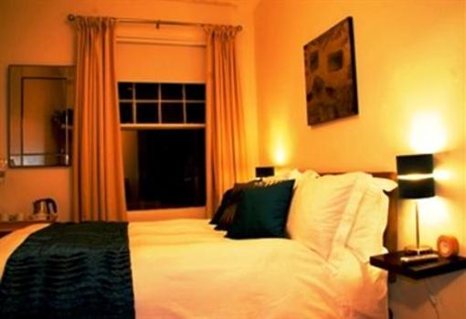 фото отеля Onesixtwo Guest House London