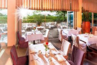 фото отеля Dorint Strandhotel Binz