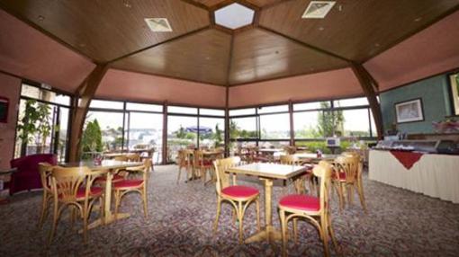 фото отеля Hotel La Tour Des Anglais Mayenne