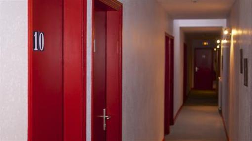 фото отеля Hotel La Tour Des Anglais Mayenne
