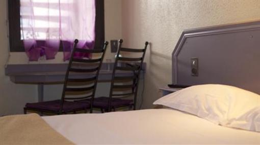 фото отеля Hotel La Tour Des Anglais Mayenne