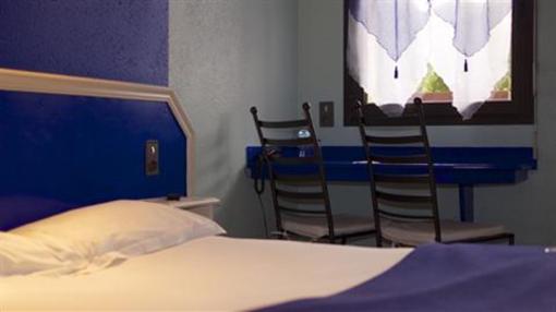 фото отеля Hotel La Tour Des Anglais Mayenne