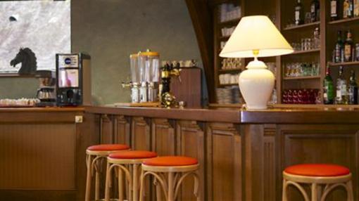 фото отеля Hotel La Tour Des Anglais Mayenne