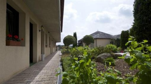 фото отеля Hotel La Tour Des Anglais Mayenne
