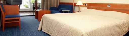 фото отеля Skylark Hotel