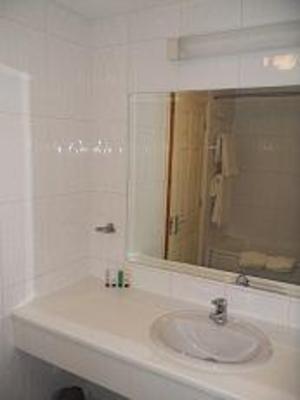фото отеля Skylark Hotel