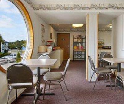 фото отеля Ramada Limited Waterfront