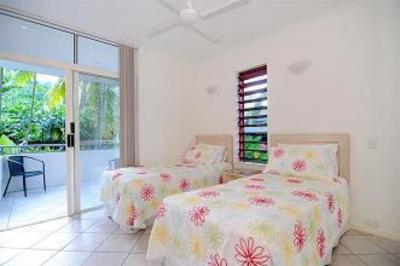фото отеля Oasis Palm Cove Hotel