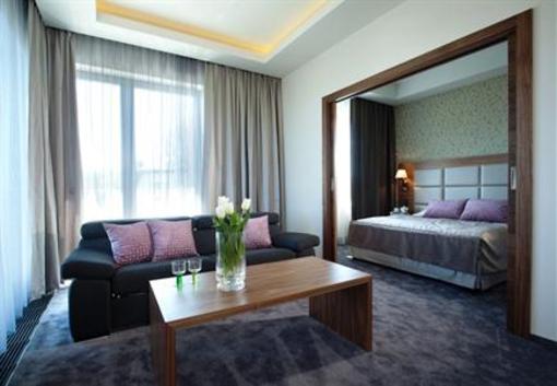 фото отеля Longstay Aparthotel