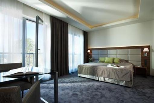 фото отеля Longstay Aparthotel