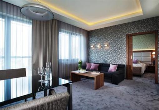 фото отеля Longstay Aparthotel