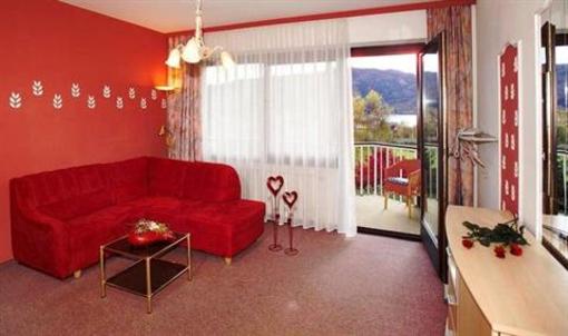 фото отеля Familien & Wohlfühlhotel Elisabeth Portschach am Worthersee