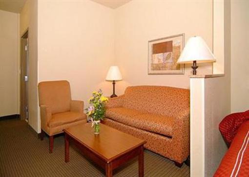 фото отеля Days Inn & Suites Cedar Rapids