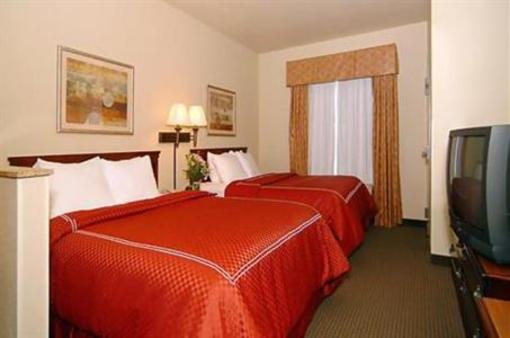 фото отеля Days Inn & Suites Cedar Rapids
