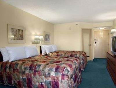фото отеля Days Inn & Suites Cedar Rapids