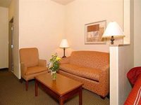 Days Inn & Suites Cedar Rapids