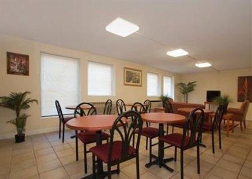 фото отеля Econo Lodge & Suites Southern Pines