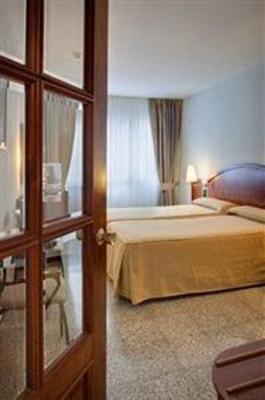 фото отеля Hotel Gaudi Reus