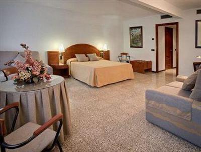 фото отеля Hotel Gaudi Reus