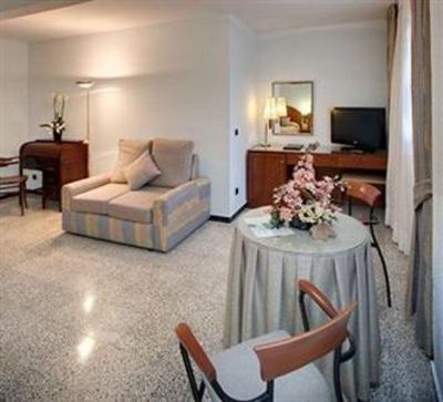 фото отеля Hotel Gaudi Reus