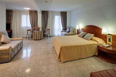 фото отеля Hotel Gaudi Reus