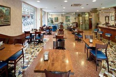 фото отеля Hotel Gaudi Reus