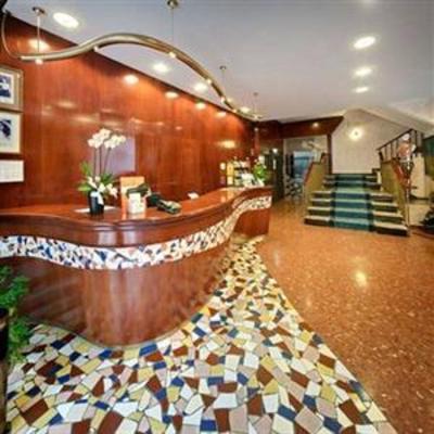 фото отеля Hotel Gaudi Reus